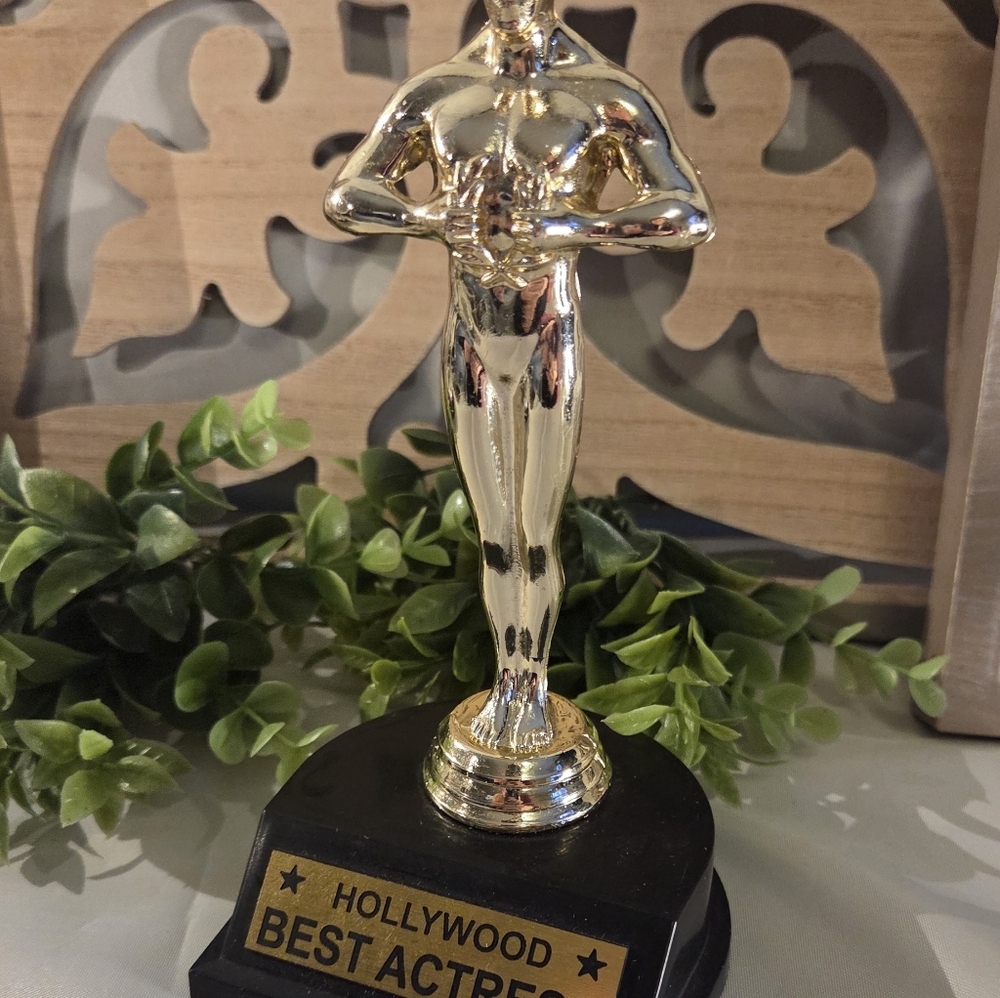 HOLLYWOOD BEST ACTRESS 🏆 Oscar-Style Trophy | Funny Gag Gift Movie Night Decor